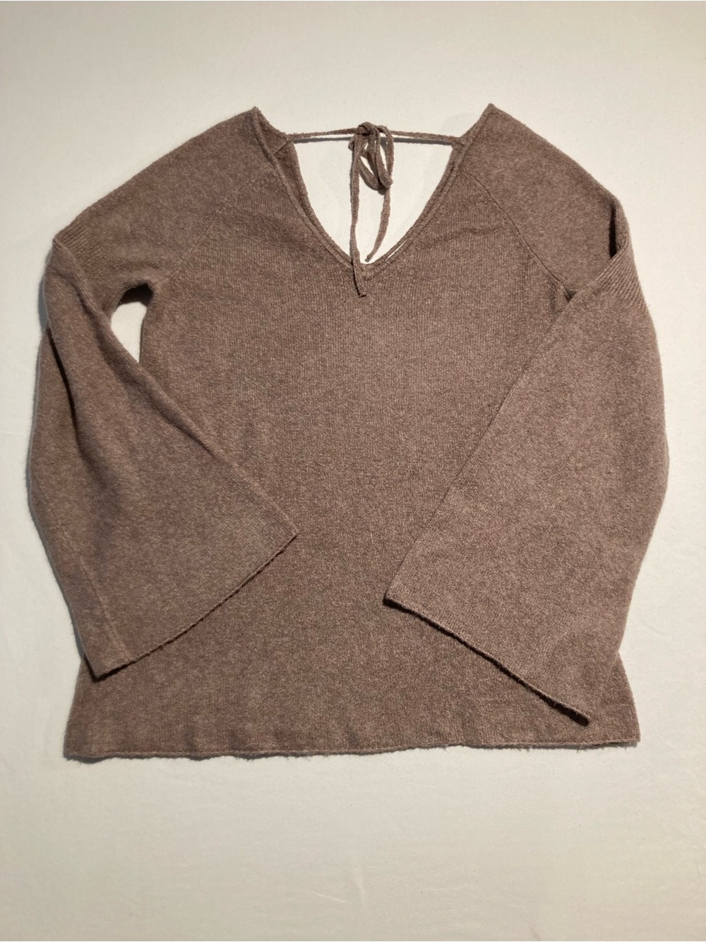 Hinge Cozy V-Neck Tie-Back Bell Sleeve Sweater Size Small